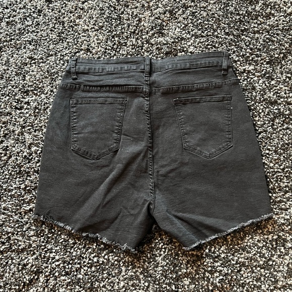 Shorts - Picture 6 of 6